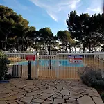 Les Pieds Dans L'eau Dans Front De Avec Piscines, Tennis, Privee * Bandol