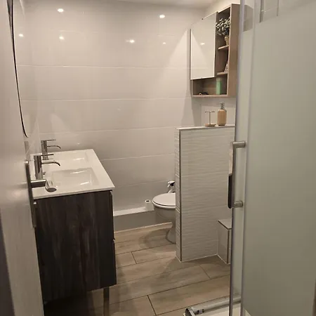 Les Pieds Dans L'eau Dans Front De Avec Piscines, Tennis, Privee 아파트 *