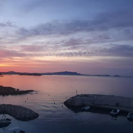 Les Pieds Dans L'eau Dans Résidence Front De Avec Piscines, Tennis, Privée