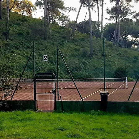 Les Pieds Dans L'eau Dans Résidence Front De Avec Piscines, Tennis, Privée