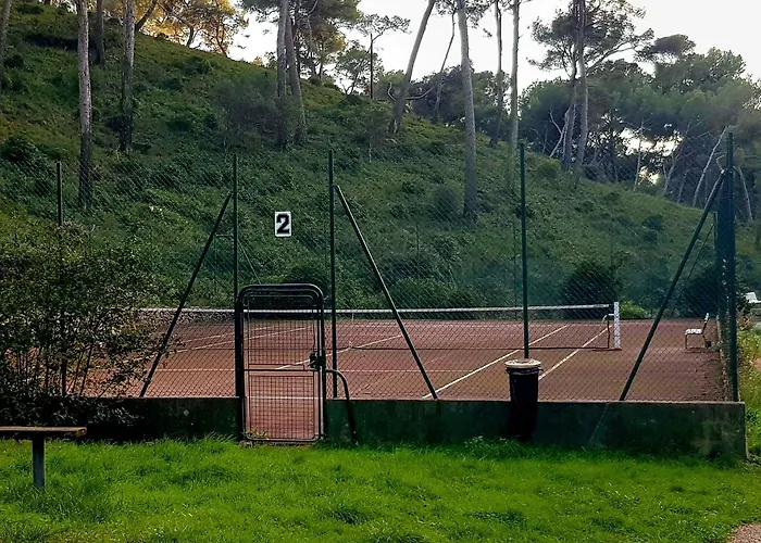 Les Pieds Dans L'eau Dans Front De Avec Piscines, Tennis, Privee